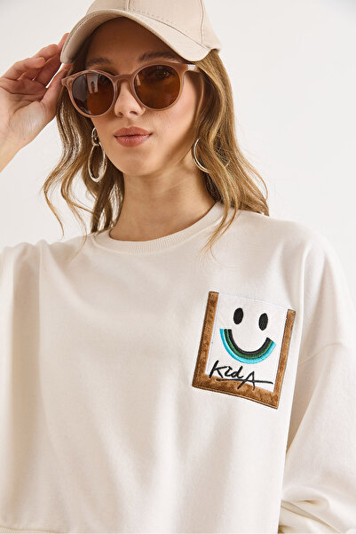 Olalook Women's White Patch Smiling Face Detailed Bat Unlined Sweatshirt Swt-19000764