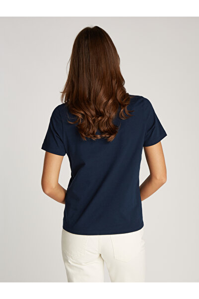 Tommy Hilfiger تي شيرت نسائي ضيق بياقة دائرية باللون الأزرق الداكن