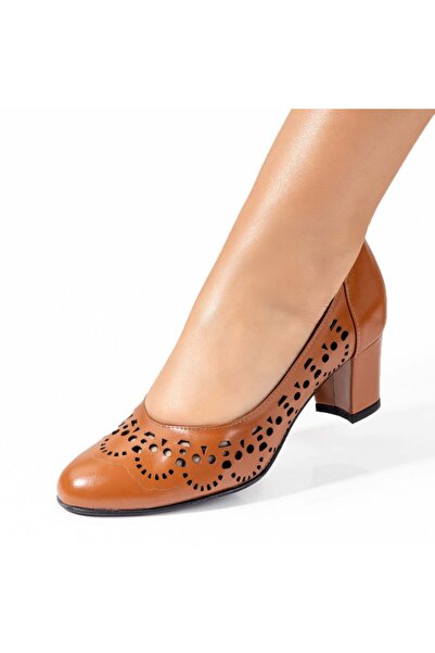 BMoD Pantofi de damă din piele perforată maro cu toc gros MOD10235