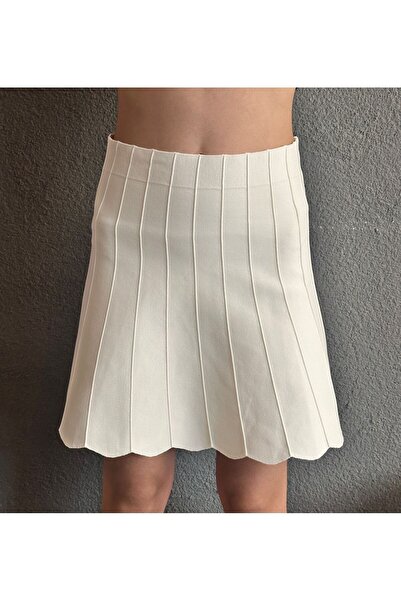 Gönülden Tasarım Біла трикотажна квіткова спідниця, розмір 36