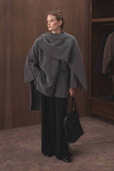 Hooopstore Asimetrik Kesim Pelerin Yaka Antrasit Kaban