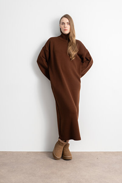 Shophia Kadın Boğazlı Oversize Triko Elbise – Kahve