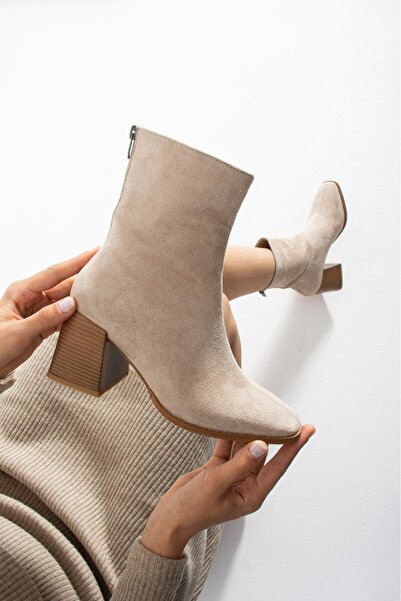 MissPapatya LÉON Kadın Bej Süet Küt Burun Kalın Topuklu Fermuarlı Bot Bootie