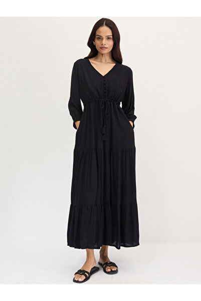 Styli فستان ماكسي أسود متعدد الطبقات