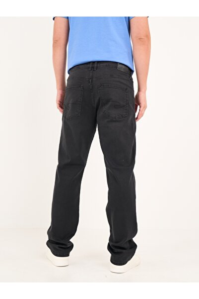 Lee Cooper Men's regular-fit jeans in solid color