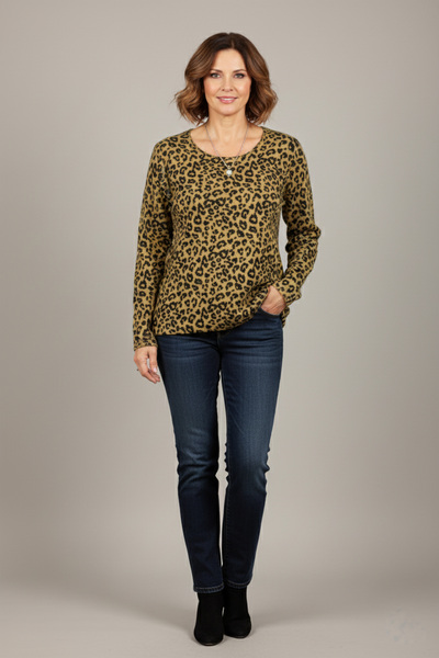 YXL COLLECTION بلوزة نسائية كبيرة الحجم من الليكرا برقبة دائرية ونقشة الفهد ن...