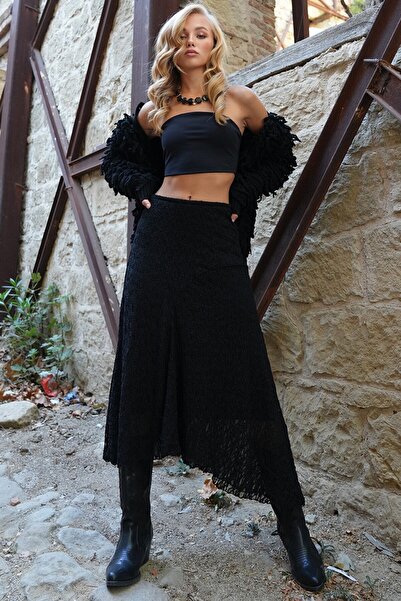 VAGGON Women's Black Asymmetrical Cut Lined Lace Skirt Prmx14521