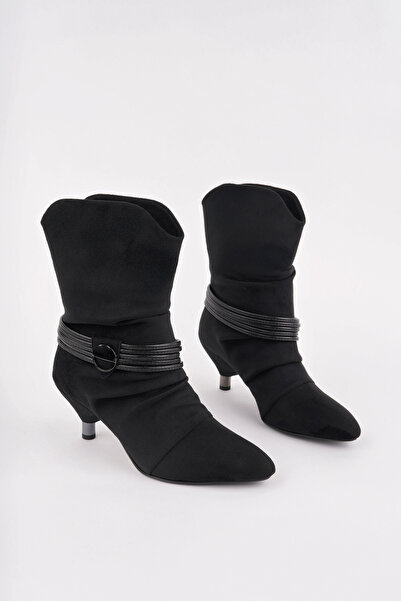 Madam Tarz حذاء قصير بكعب وإبزيم طراز CNG-223