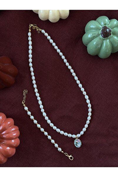 Butik Flower Detailed Pearl Set Necklace Bracelet