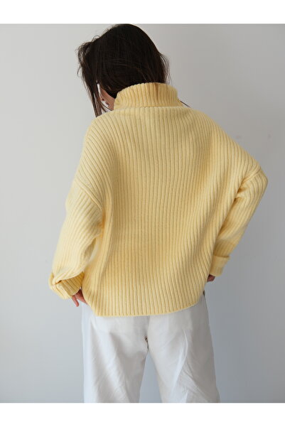 Butik Una Fiaba-Yellow Women's Turtleneck Plain Thick Ribbed Soft Textured Sweater