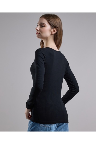 R&B Ribbed Top with V-Neck and Long Sleeves