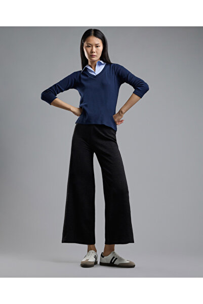 R&B Ribbed Top with V-Neck and Long Sleeves