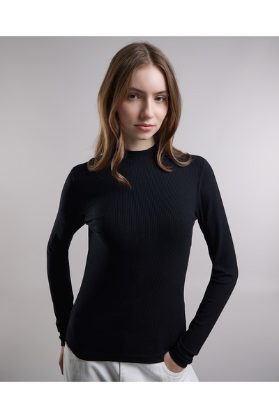 R&B Ribbed Top with High Neck and Long Sleeves