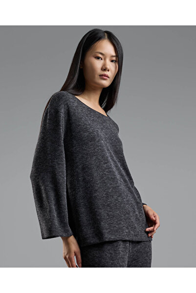 R&B Textured Knit Top with Round Neck and Long Sleeves