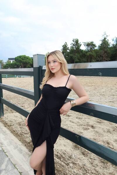 SEVENLINE Kadın Uzun Askılı Fırfır Büzgü Drapeli Mezuniyet ve Gece Elbisesi