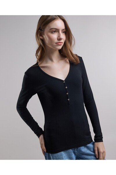 R&B Ribbed Top with V-Neck and Long Sleeves