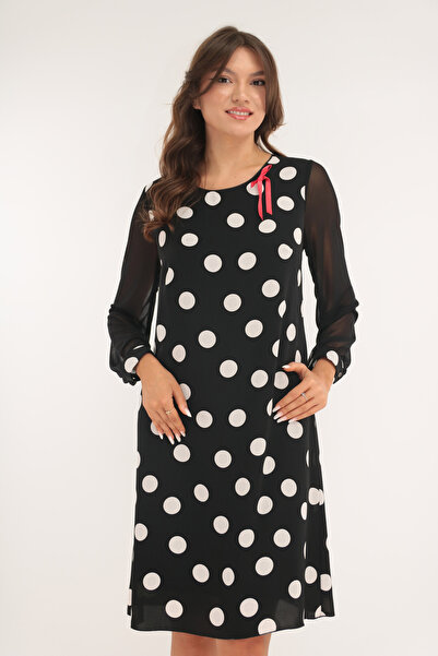 Vanessa Line RO Κομψό μαύρο φόρεμα με λευκές βούλες και κόκκινο φιόγκο