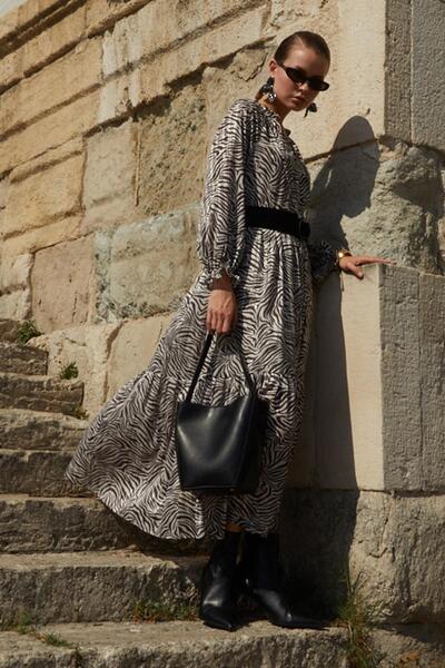 TENA Γυναικείο φόρεμα με σχέδιο ζέβρας TN026 με μακρύ σιφόν με μοτίβο με γιακά