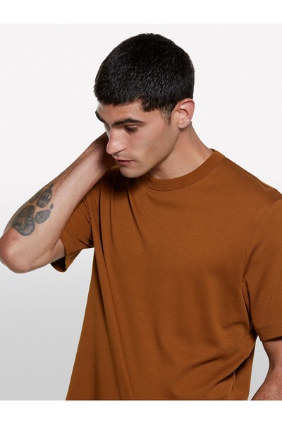 Sisley Ανδρικό μπλουζάκι με λαιμόκοψη από 100% βαμβάκι 325A3YNVS104Q-SIS30D