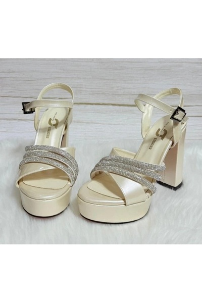 1way حذاء بكعب عريض فاخر