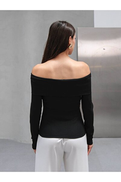 cemo Madonna Collar Three Button Blouse