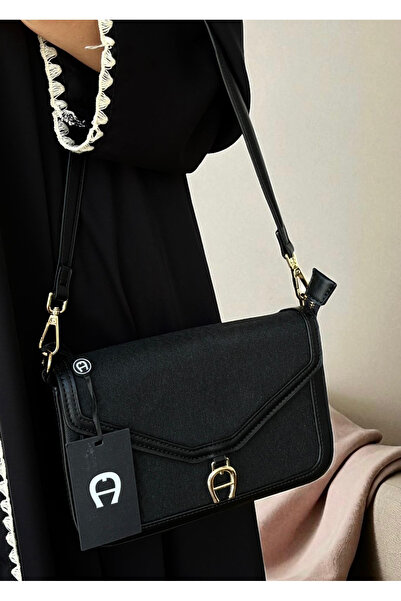 Generic Shoulder bag with accessories