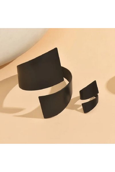 donna e milano Donna Black Color Cross Border Bracelet and Ring Set