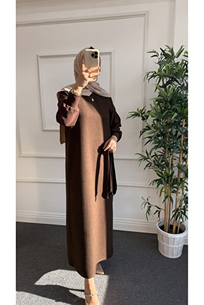 Nisa Nalbantoğlu Καφέ Τουίντ Φόρεμα Χιτζάμπ-Με Κουμπιά στο Πίσω μέρος