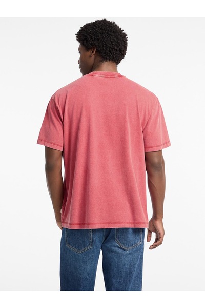 Guess T-Shirt with a Pattern on the Front