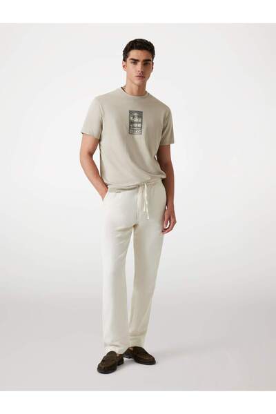 Guess T-Shirt with Large Logo Applique on the Back