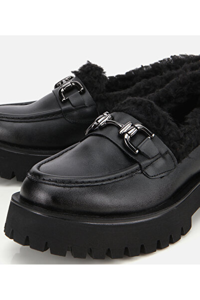 Hotiç Kadın Siyah Kürklü Tokalı Kalın Tabanlı Günlük Loafer