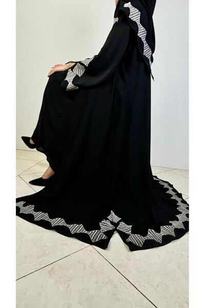 REİNA عباية كريب ملكي سوداء مزينة بكلفة ترتر ذهبي مطفي ربع كلوش مع طرحة