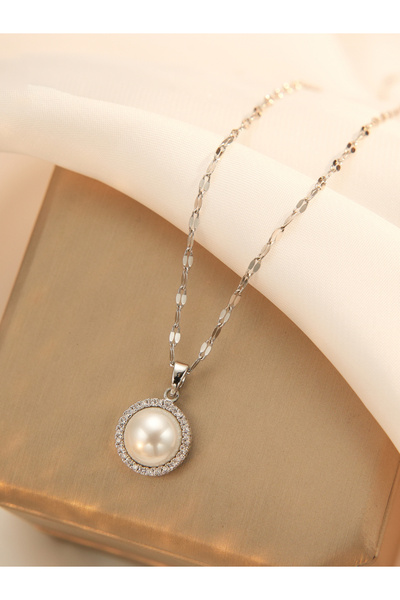 Take Two By Styli قلادة فضية مزينة باللؤلؤ الصناعي على شكل قطرة