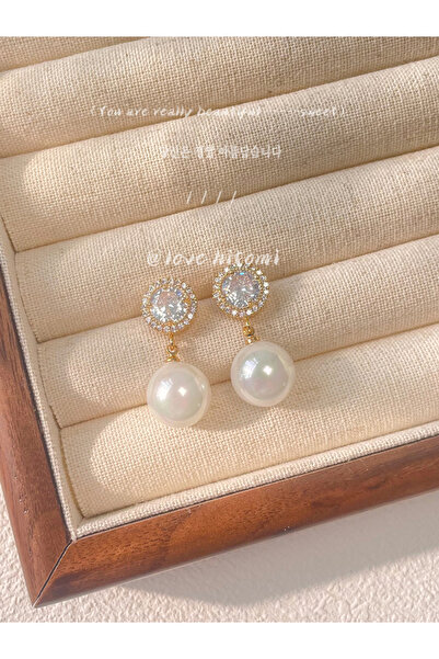 Take Two By Styli أقراط ذهبية مزينة باللؤلؤ الصناعي