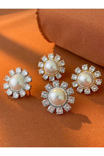 Take Two By Styli أقراط ذهبية مزينة بزخارف نباتية ولؤلؤ صناعي