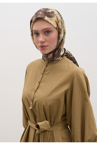 Fresh وشاح من القطن والفسكوز بنقشة روز بريز، لون بني غامق