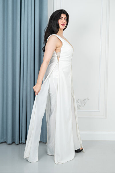 Lara Elegant white jumpsuit with a luxurious design and shiny details for a sophisticated and feminine look