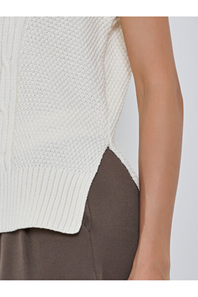 Styli White Cable Knit Sleeveless Sweater
