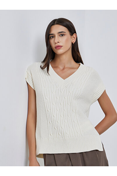 Styli White Cable Knit Sleeveless Sweater