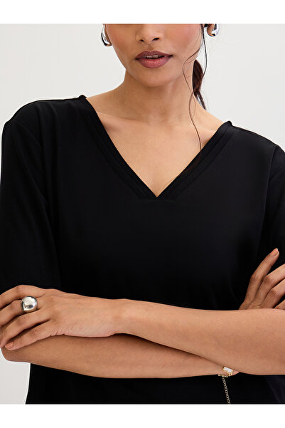 Femmella By Styli Black V Neck Basic T-Shirt