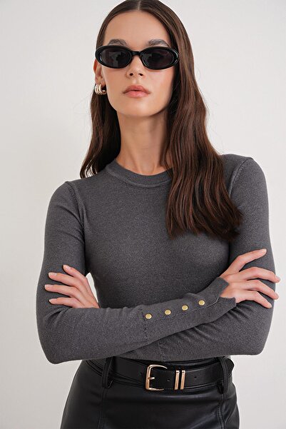 Mixray 6736 Γυναικείο πλεκτό πουλόβερ με λαιμόκοψη και μανίκια σε γκρι χρώμα