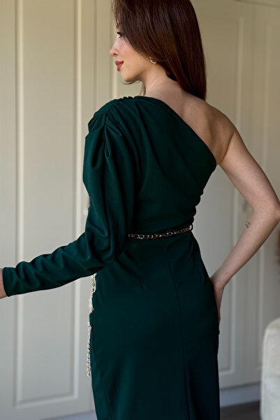 Dilay Gökoğlu Butik Μίντι πράσινο φόρεμα με αποσπώμενη χρυσή ζώνη στον έναν ώμο