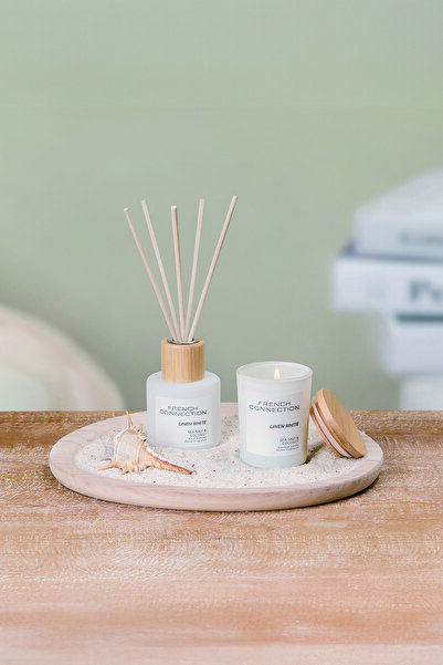 French Connection مجموعة هدايا شمعة وناشر كتان أبيض - صغيرة