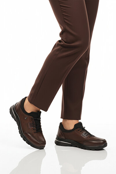 AYAKMOD حذاء كاجوال نسائي من الجلد الطبيعي باللون البني من جلد النوبوك PLV061 Z