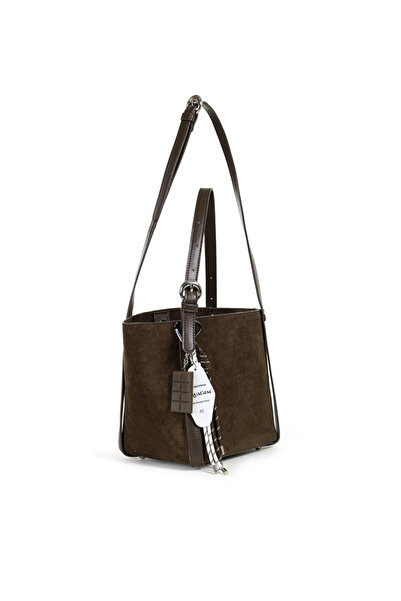 Twist Bucket Bag with Mixed Accessories