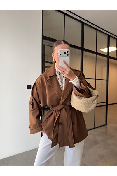 BB Bensu Buyruk معطف طويل بمقاس كبير بلون بني فاتح