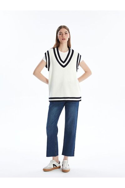 LC Waikiki LCW Modest V Yaka Düz Oversize Kadın Triko Süveter