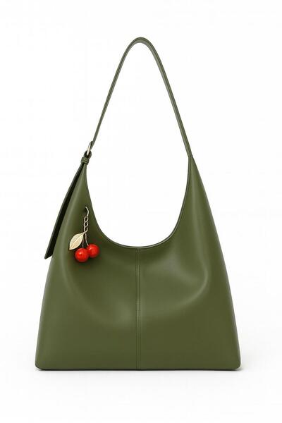 DEZ STORE Büyük Kapasiteli Kiraz Charm Hediyeli Shopper Omuz Çantası