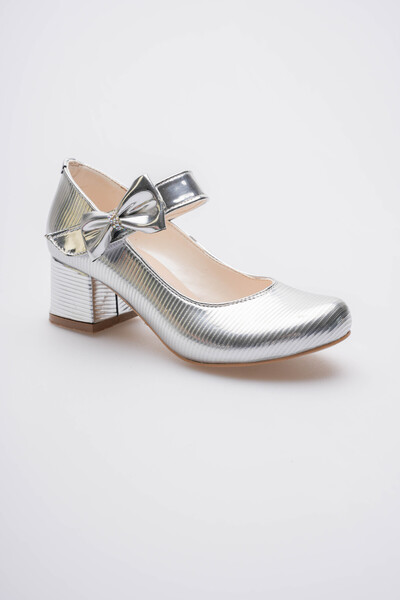 SGF KIDS أحذية سهرة بكعب عالٍ فضية اللون من ديكولتي