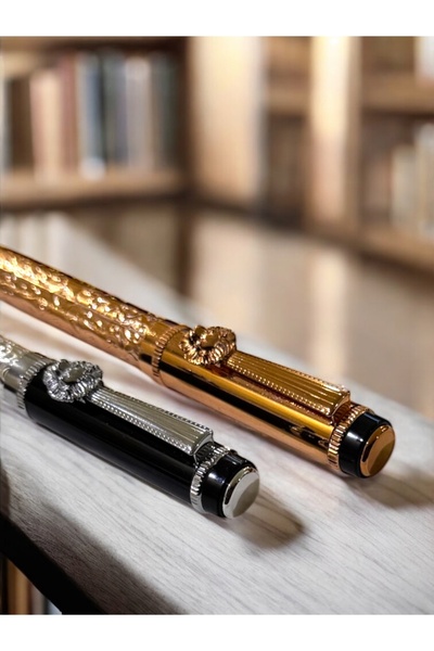 NEW STYLE A set of elegant and modern ballpoint pens with lion-shaped decorations and clips for those who love distinction.